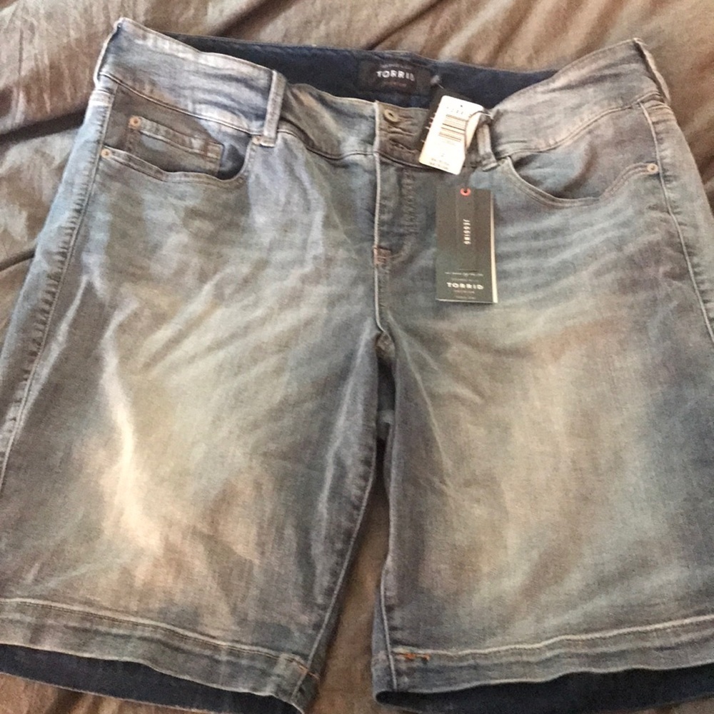 BNWT Torrid Jean Shorts